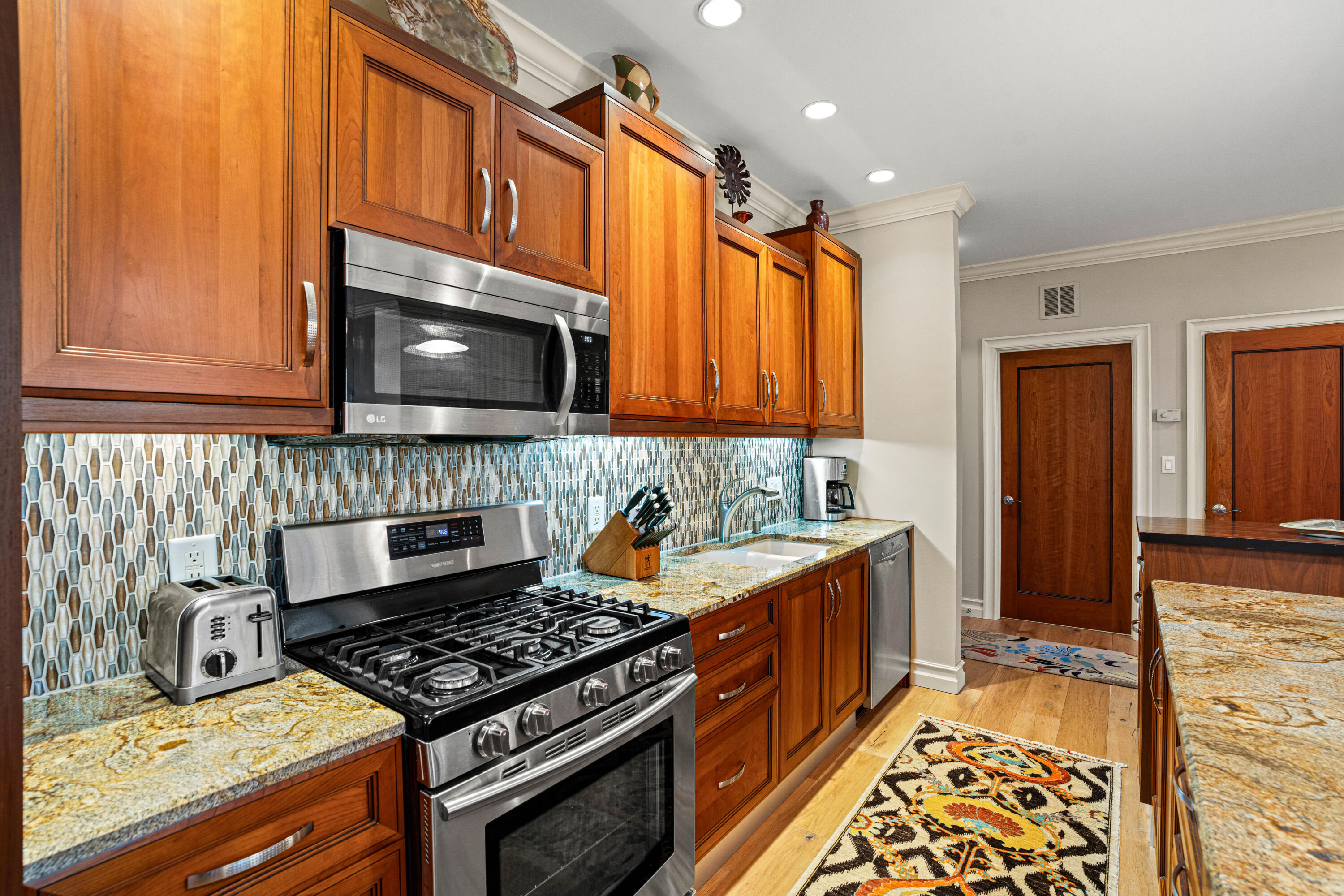 1522 North Prospect Avenue, Unit 204 Milwaukee, WI 53202 - Photo 6 of 51 Kitchen