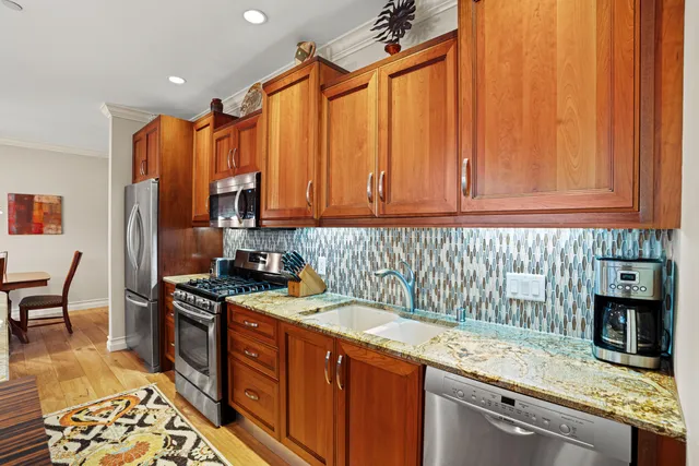 $575,000 | 1522 North Prospect Avenue, Unit 204, Milwaukee, WI 53202