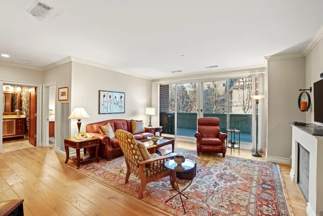 $575,000 | 1522 North Prospect Avenue, Unit 204, Milwaukee, WI 53202