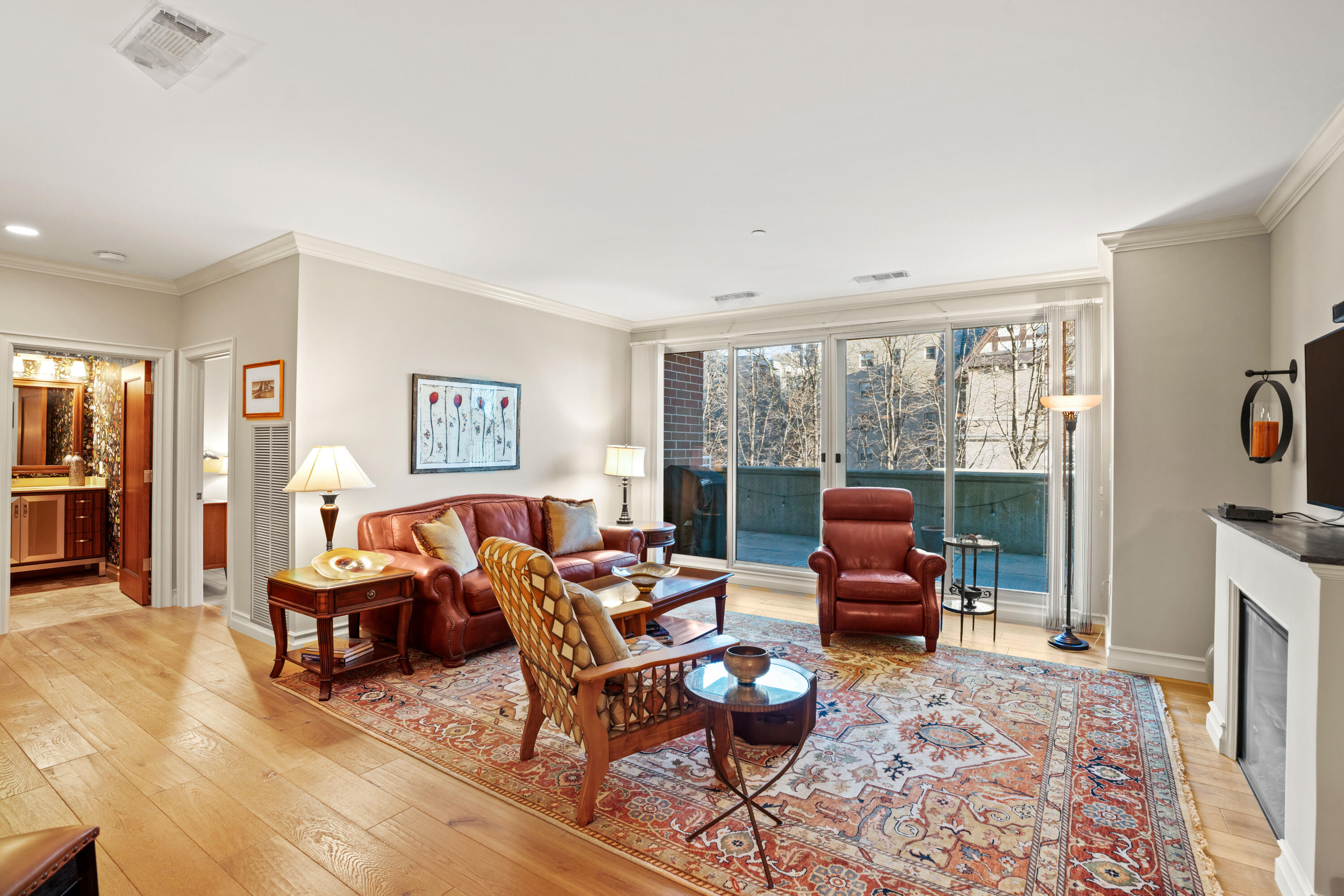 1522 North Prospect Avenue, Unit 204 Milwaukee, WI 53202 - Photo 8 of 51 Living Room