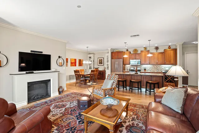 $575,000 | 1522 North Prospect Avenue, Unit 204, Milwaukee, WI 53202