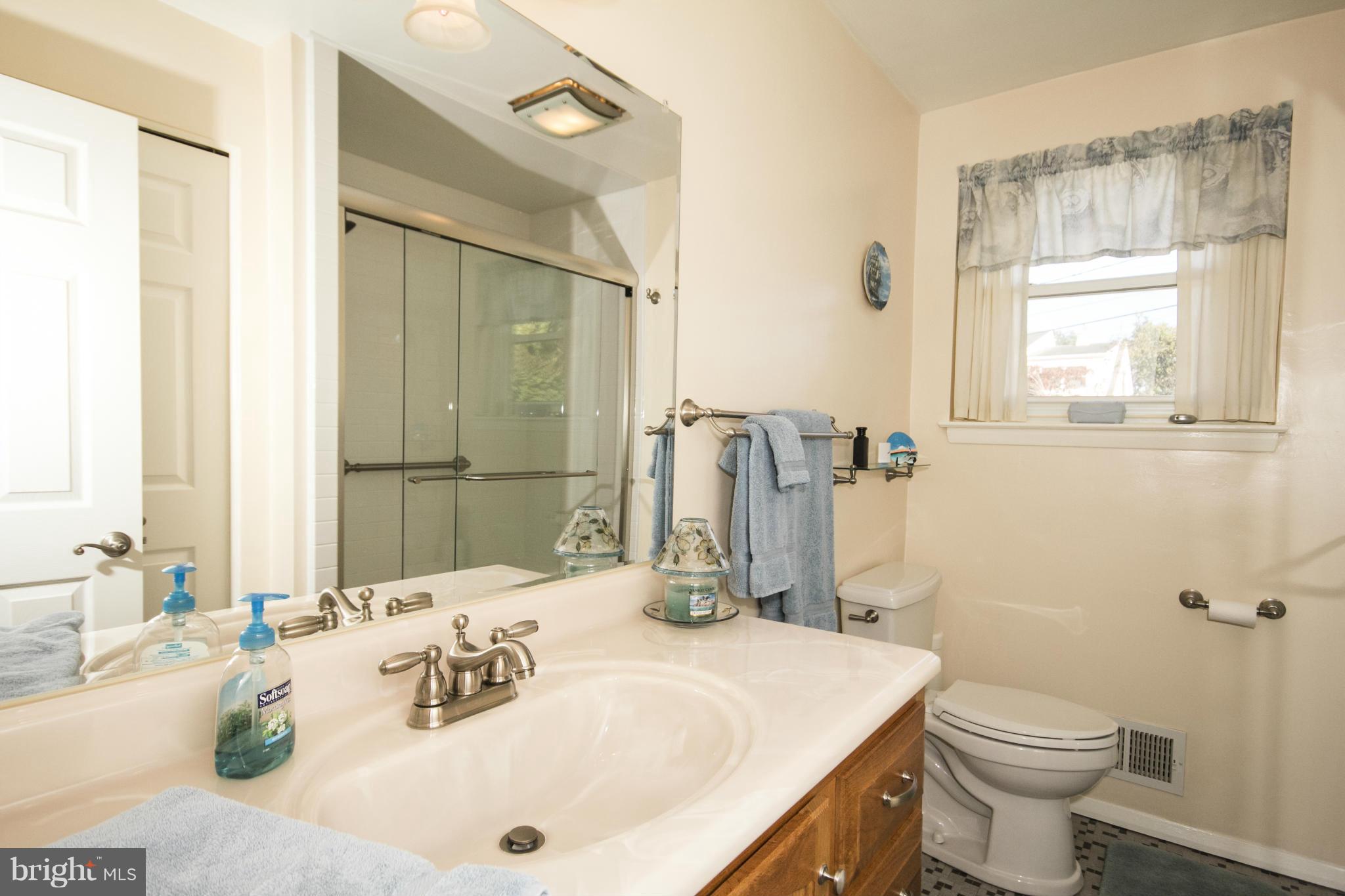 4116 Lochcarrow Road Baltimore, MD 21236 - Photo 16 of 30 Full Hall Bath