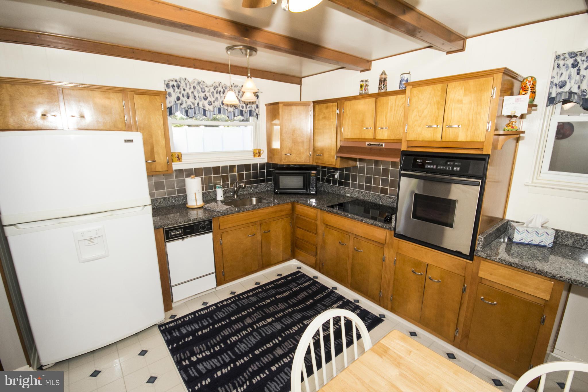 4116 Lochcarrow Road Baltimore, MD 21236 - Photo 6 of 30 Kitchen w/Granite Countertops
