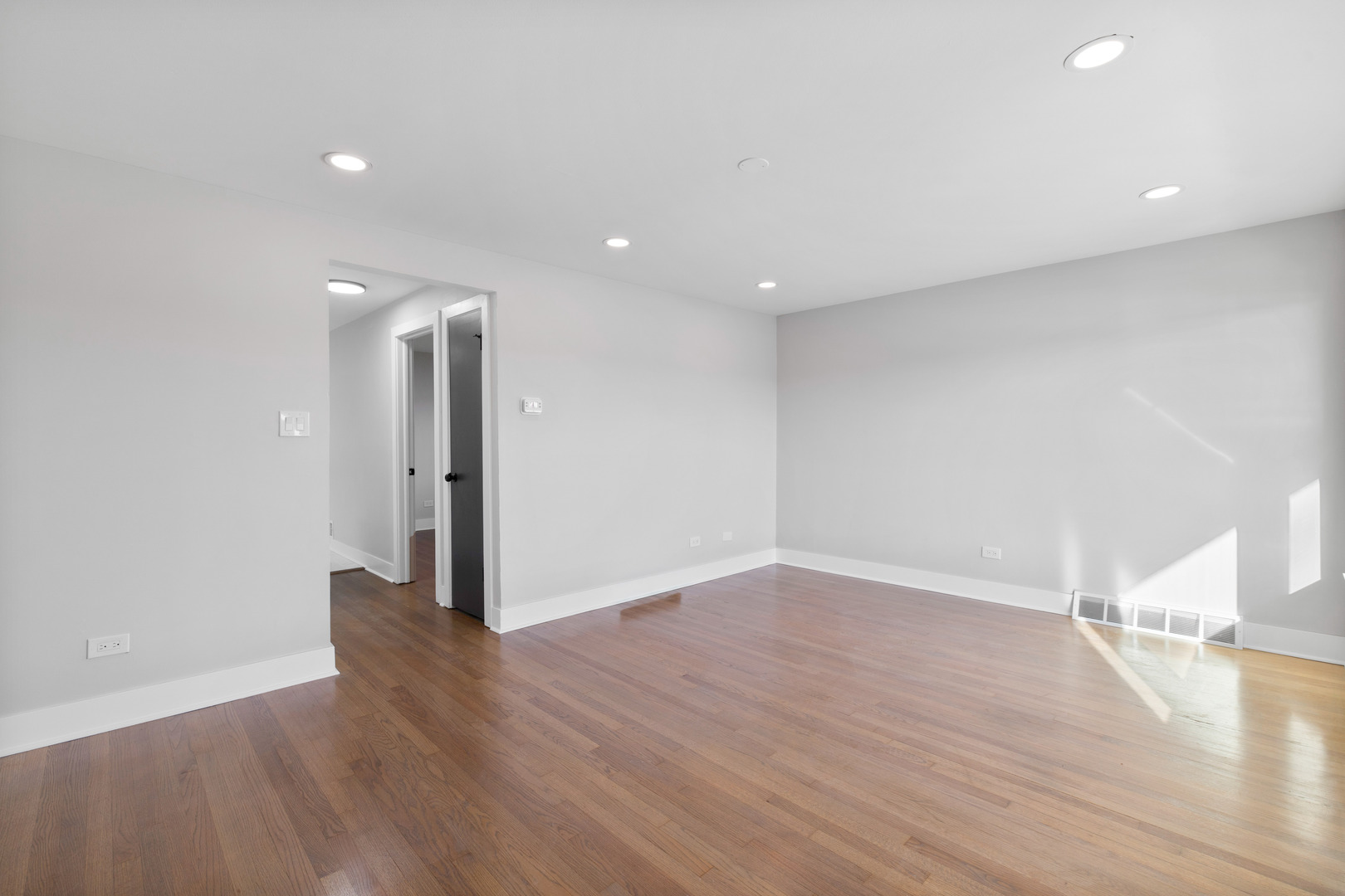 2964 West Columbus Avenue Chicago, IL 60652 - Photo 4 of 34