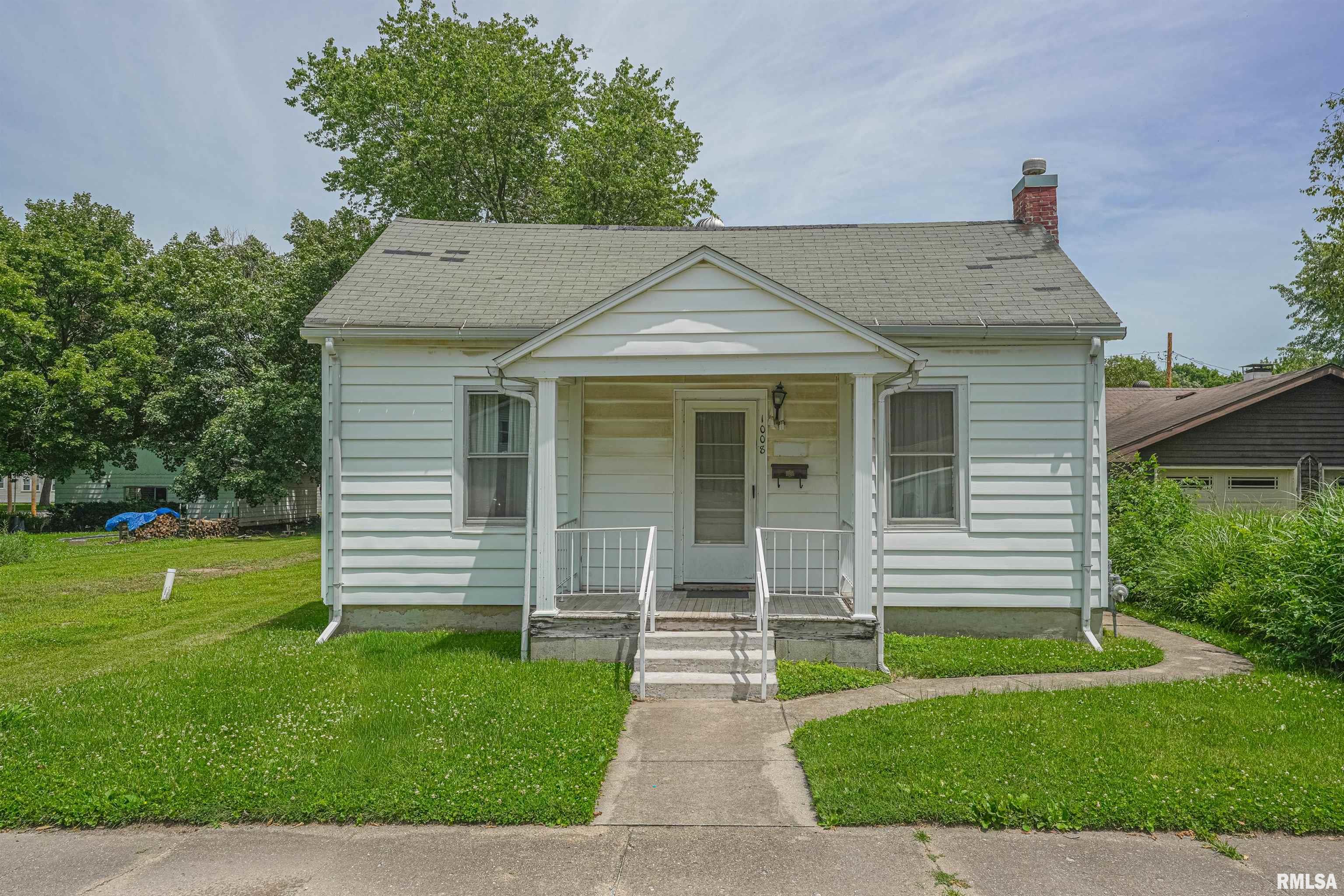 1008 Decatur Street Lincoln, IL 62656 - Photo 1 of 14