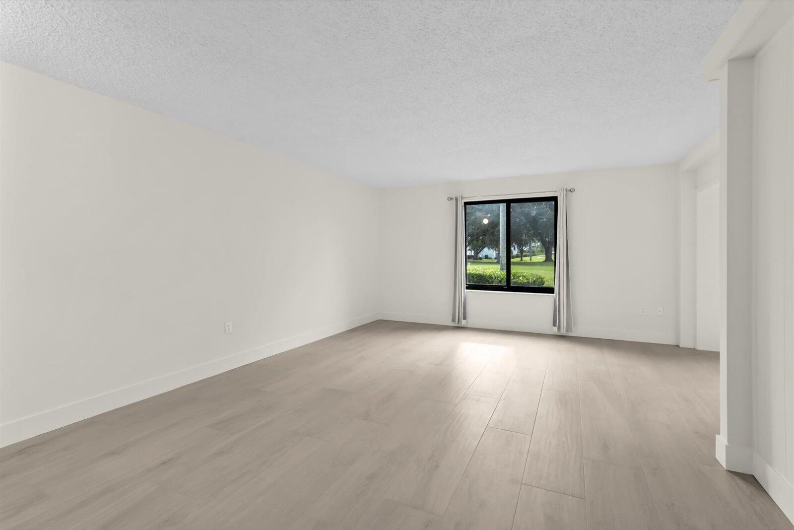 5413 Southeast Miles Grant Road, Unit G104 Stuart, FL 34997 - Photo 11 of 38 Living/Dining