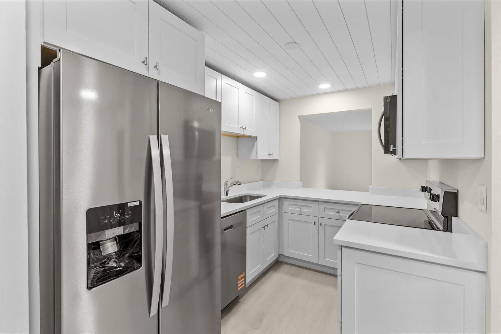 5413 Southeast Miles Grant Road, Unit G104 Stuart, FL 34997 - Photo 6 of 38 Kitchen