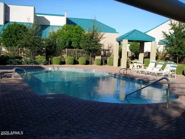 a view of a fountain in front of a house