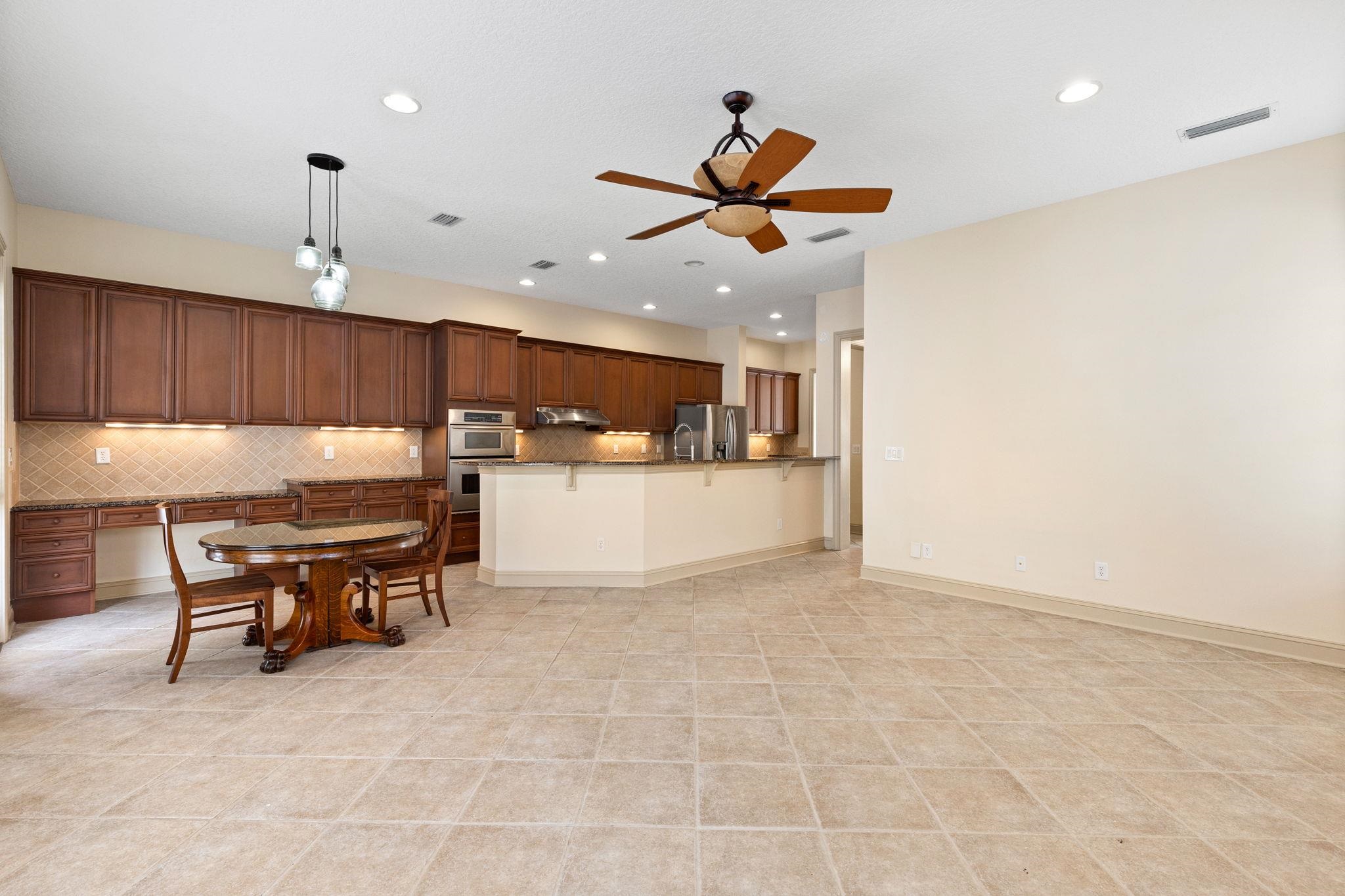 650 South Loop Street St. Augustine, FL 32095 - Photo 7 of 40 a kitchen with a table and chairs