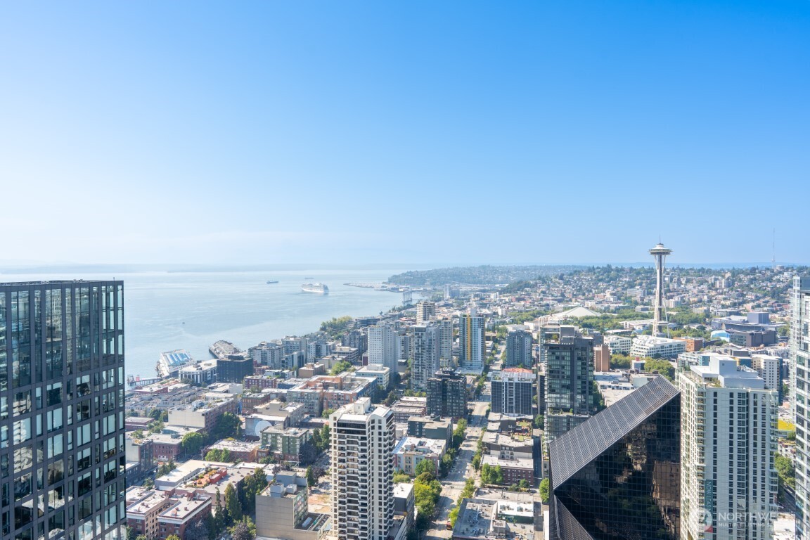 300 Virginia Street, Unit 4403 Seattle, WA 98101 - Photo 32 of 40 a view of a city