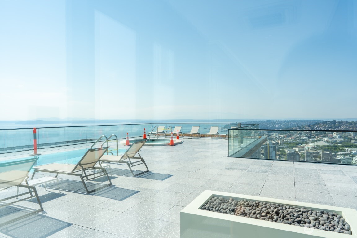 300 Virginia Street, Unit 4403 Seattle, WA 98101 - Photo 39 of 40 a view of sitting area with seating area