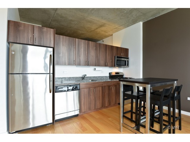 235 West Van Buren Street, Unit 2113 Chicago, IL 60607 - Photo 3 of 10
