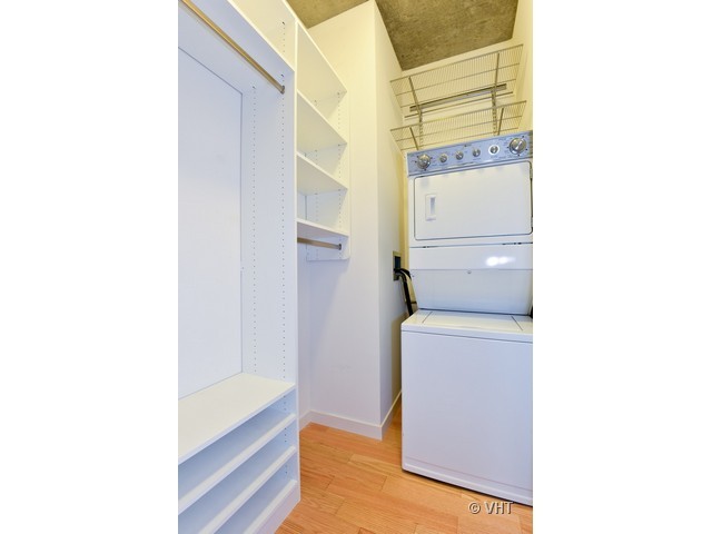 235 West Van Buren Street, Unit 2113 Chicago, IL 60607 - Photo 8 of 10