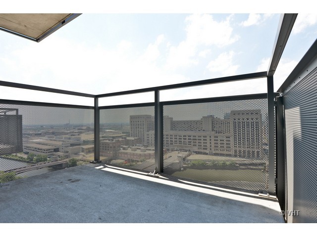 235 West Van Buren Street, Unit 2113 Chicago, IL 60607 - Photo 9 of 10