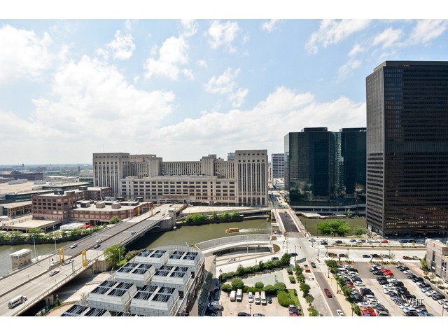 235 West Van Buren Street, Unit 2113 Chicago, IL 60607 - Photo 10 of 10