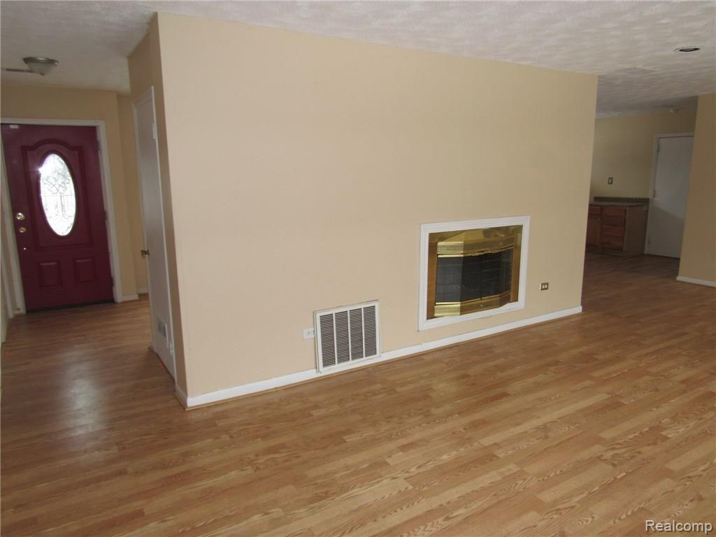 28201 Bell Road Southfield, MI 48034 - Photo 10 of 38 28201 BELL SOUTHFIELD (84).JPG
