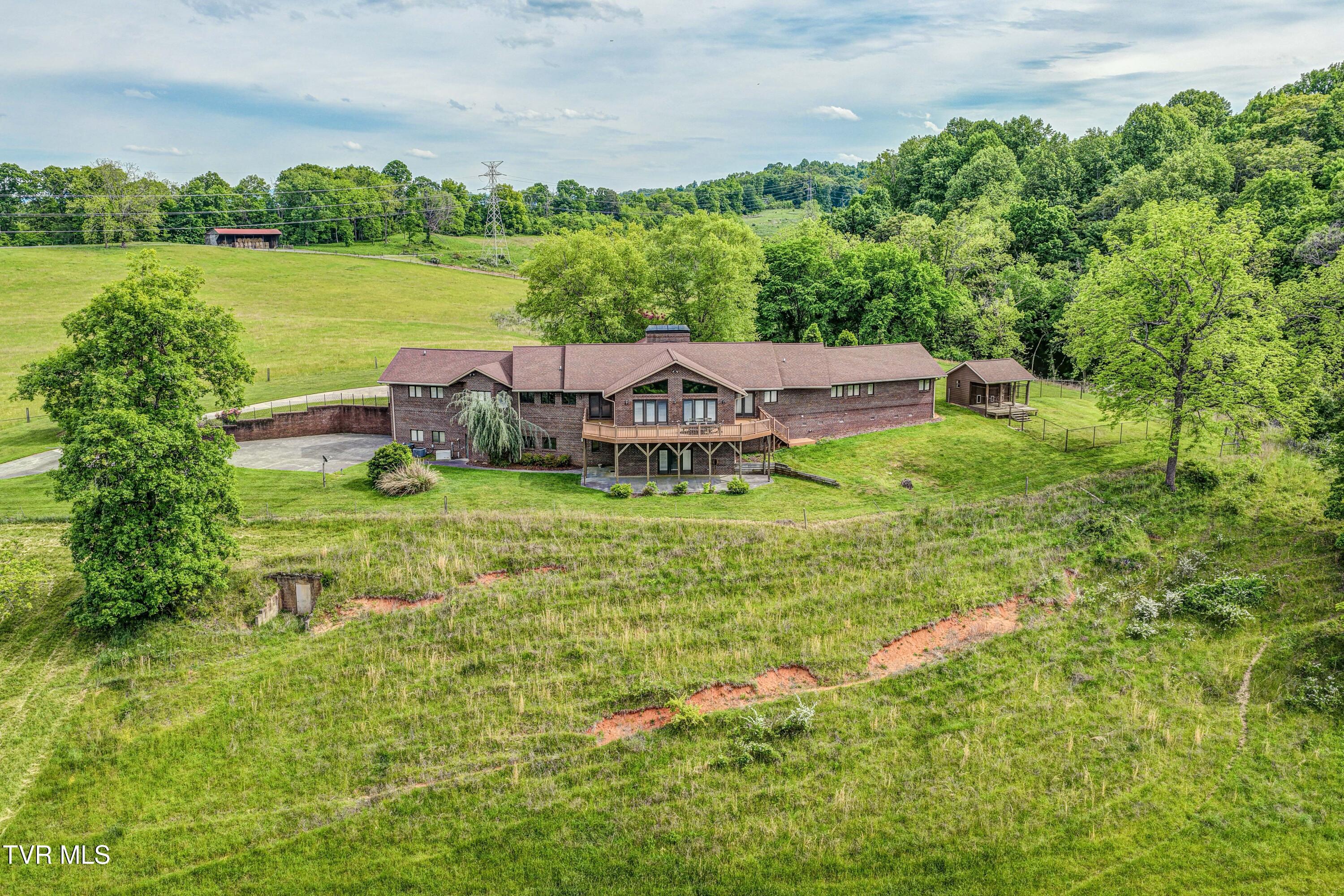 373 Dalewood Road Johnson City, TN 37601 - Photo 6 of 129 DJI_20260505163416_0828_D_29_D_30_D_31_D
