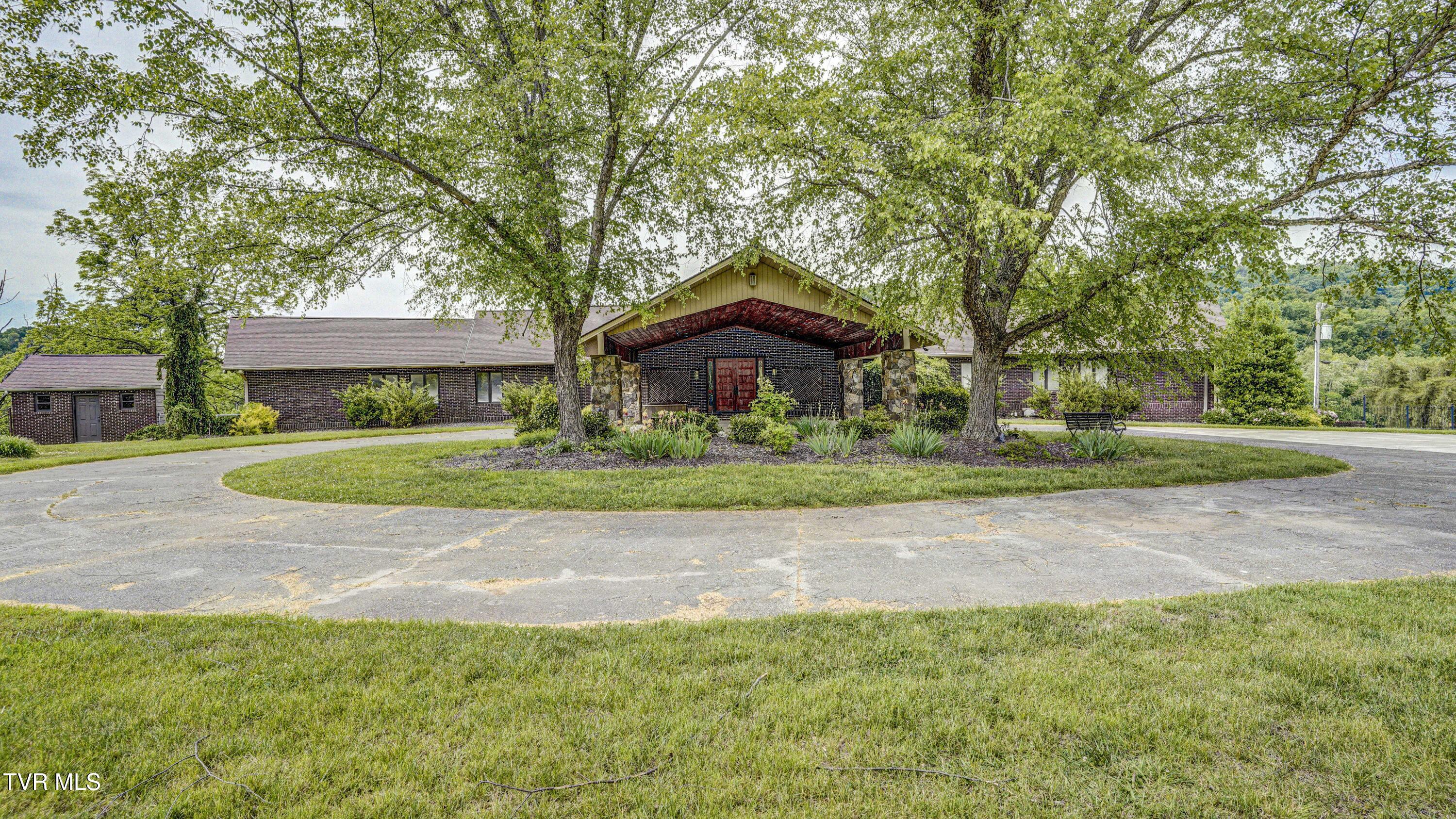 373 Dalewood Road Johnson City, TN 37601 - Photo 8 of 129 373 Dalewood front of house