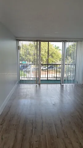 $2,400 | 8820 Fontainebleau Boulevard, Unit 302, Miami, FL 33172