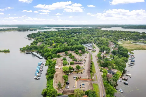 $159,900 | 4407 Wilshire Boulevard, Unit 305, Mound, MN 55364