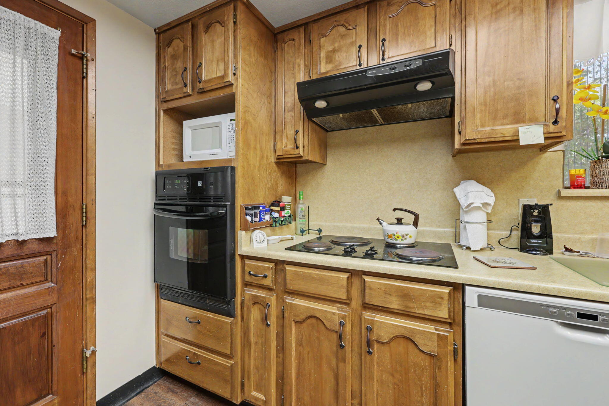 758 Summit Loop Grants Pass, OR 97527 - Photo 27 of 40