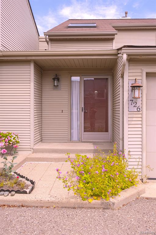 726 Hamilton Court Rochester Hills, MI 48307 - Photo 3 of 44