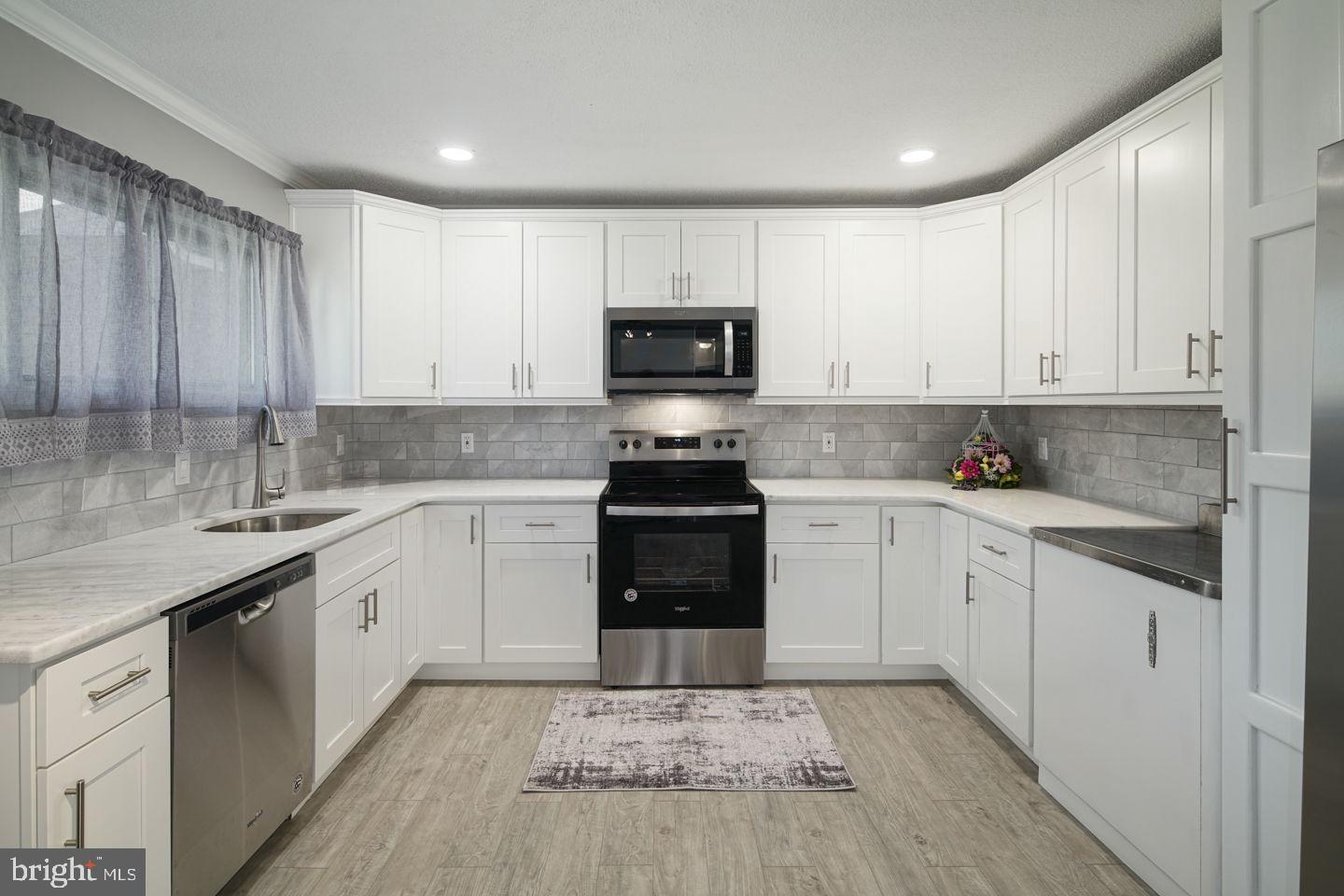 61 Idlewild Road Levittown, PA 19057 - Photo 3 of 24 Kitchen
