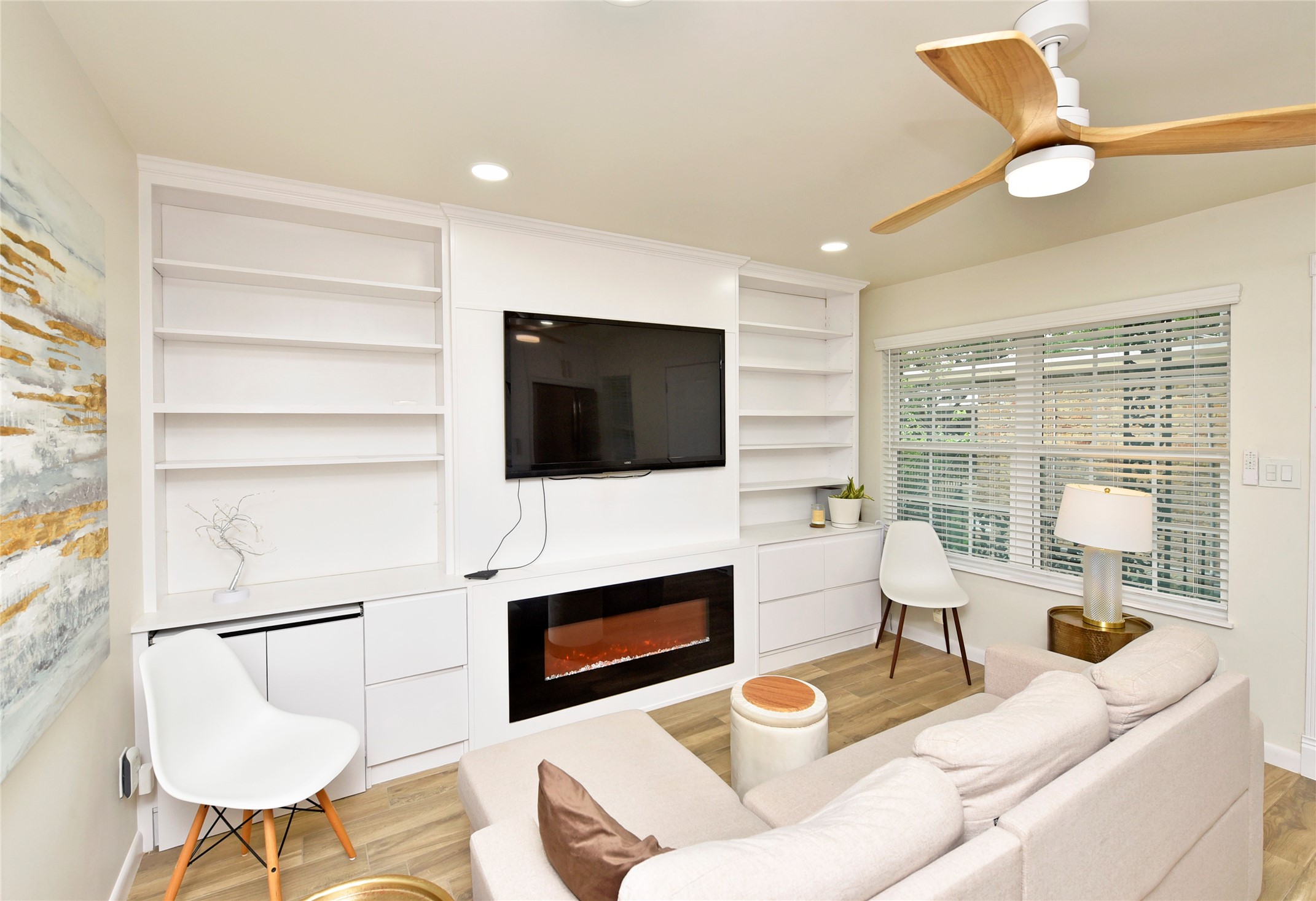 3224 Timmons Lane, Unit 112 Houston, TX 77027 - Photo 20 of 30 a living room with furniture a flat screen tv and a fireplace