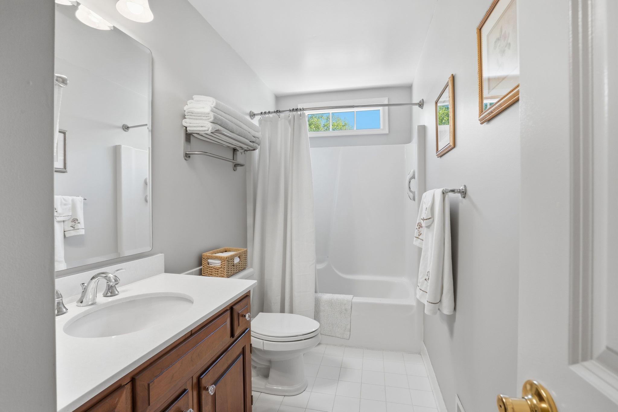 2829 Thornbrook Road Ellicott City, MD 21042 - Photo 23 of 34 Hall bathroom