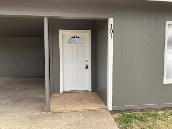 $1,500 | 104 4th Street, Glen Rose, TX 76043