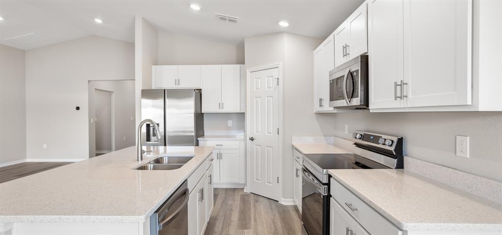 35397 Coventry Flds Loop Zephyrhills, FL 33541 - Photo 8 of 23