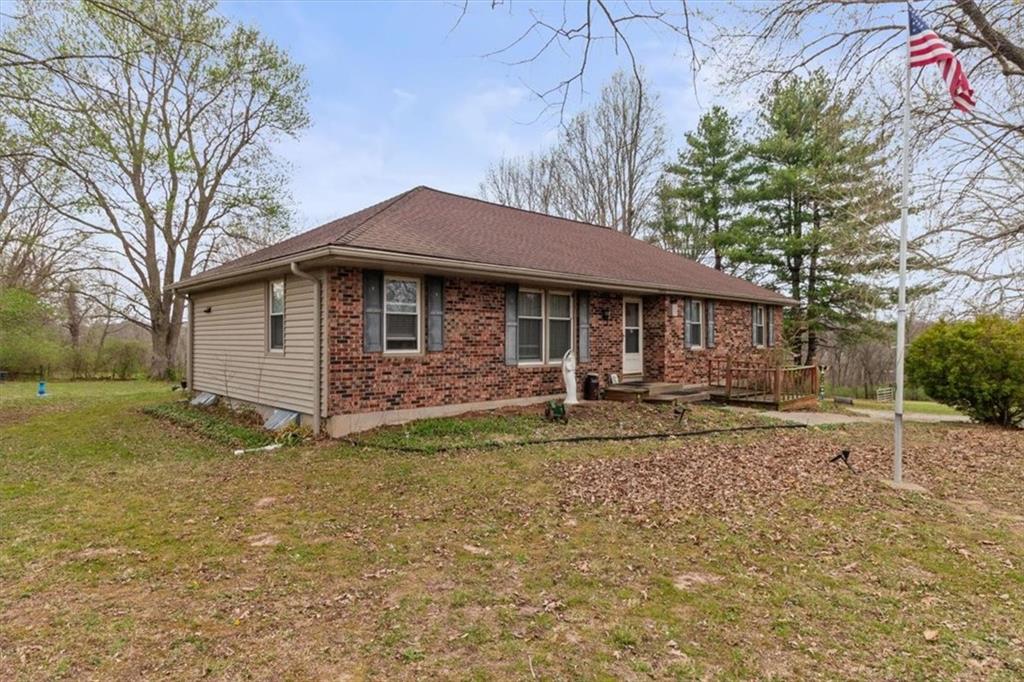 5212 North Galvin Road Sibley, MO 64088 - Photo 3 of 52