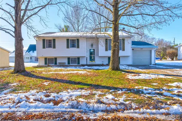 $209,900 | 171 Willowood Road, Litchfield, IL 62056