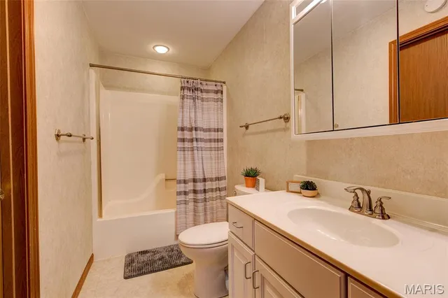 $209,900 | 171 Willowood Road, Litchfield, IL 62056