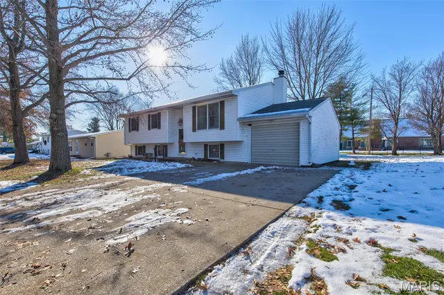 $209,900 | 171 Willowood Road, Litchfield, IL 62056