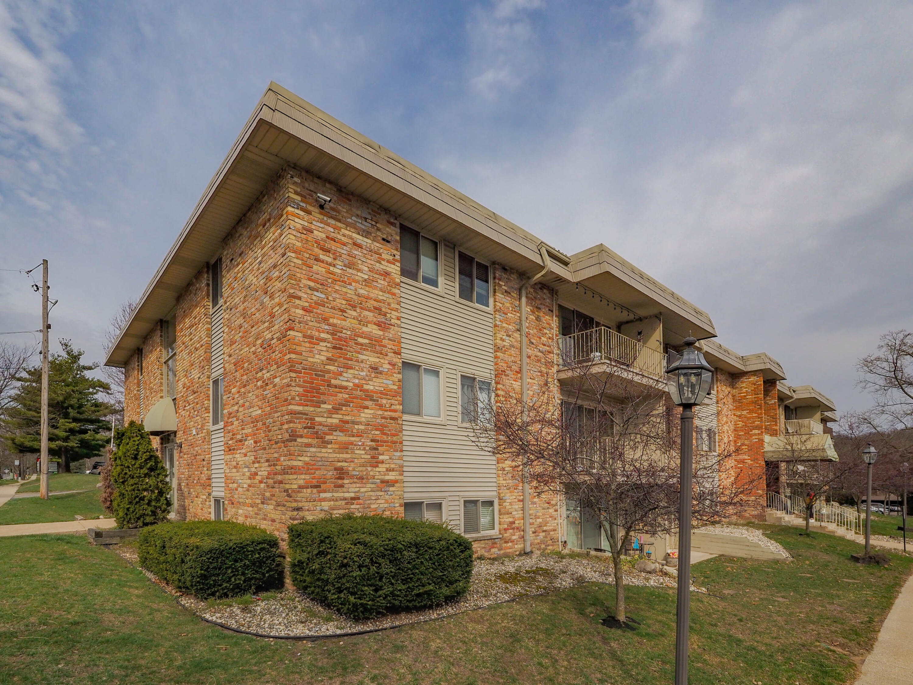 748 West Kilgore Road, Unit 207 Kalamazoo, MI 49008 - Photo 1 of 23 748 W. Kilgore #207-101