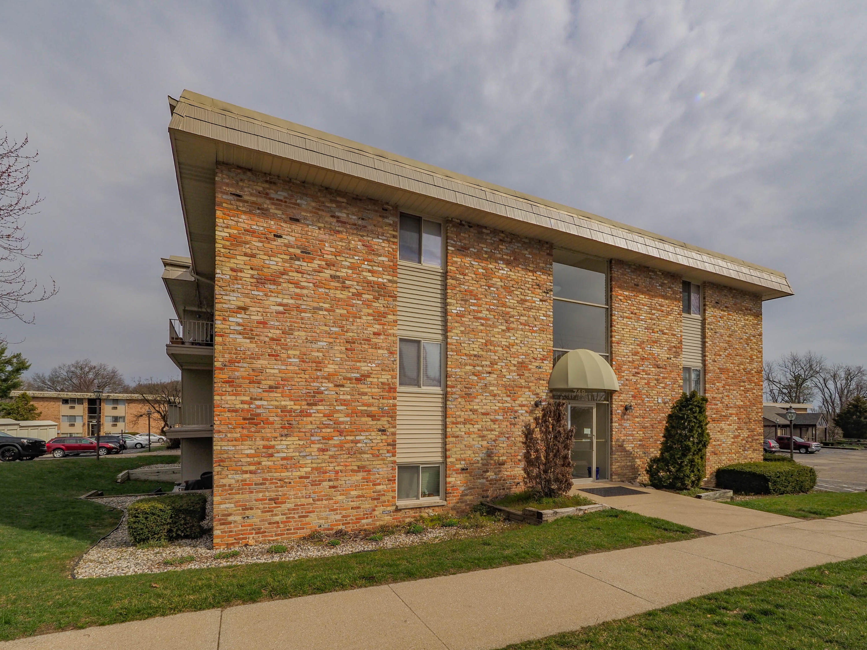 748 West Kilgore Road, Unit 207 Kalamazoo, MI 49008 - Photo 3 of 23 748 W. Kilgore #207-103