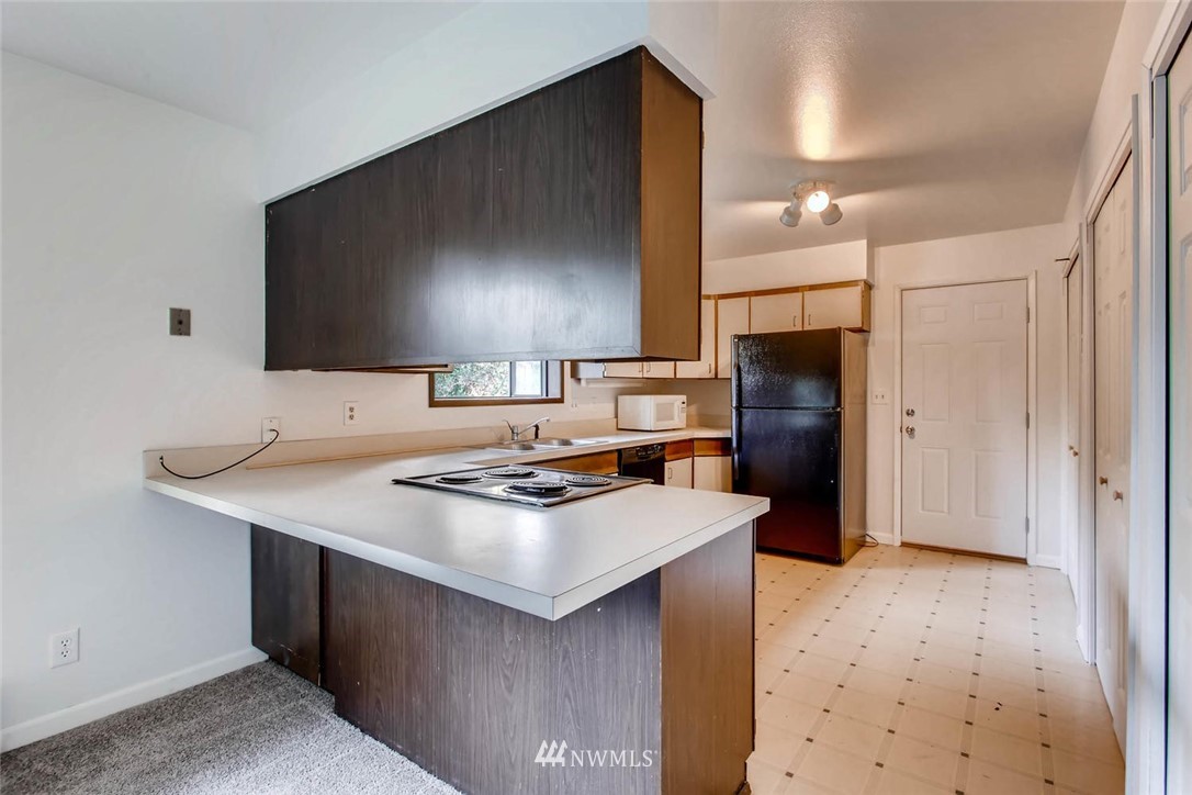 2400 Northeast 27th Street Renton, WA 98056 - Photo 5 of 11