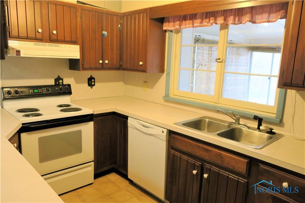 708 Heidelberg Road Toledo, OH 43615 - Photo 9 of 18 Photo 9