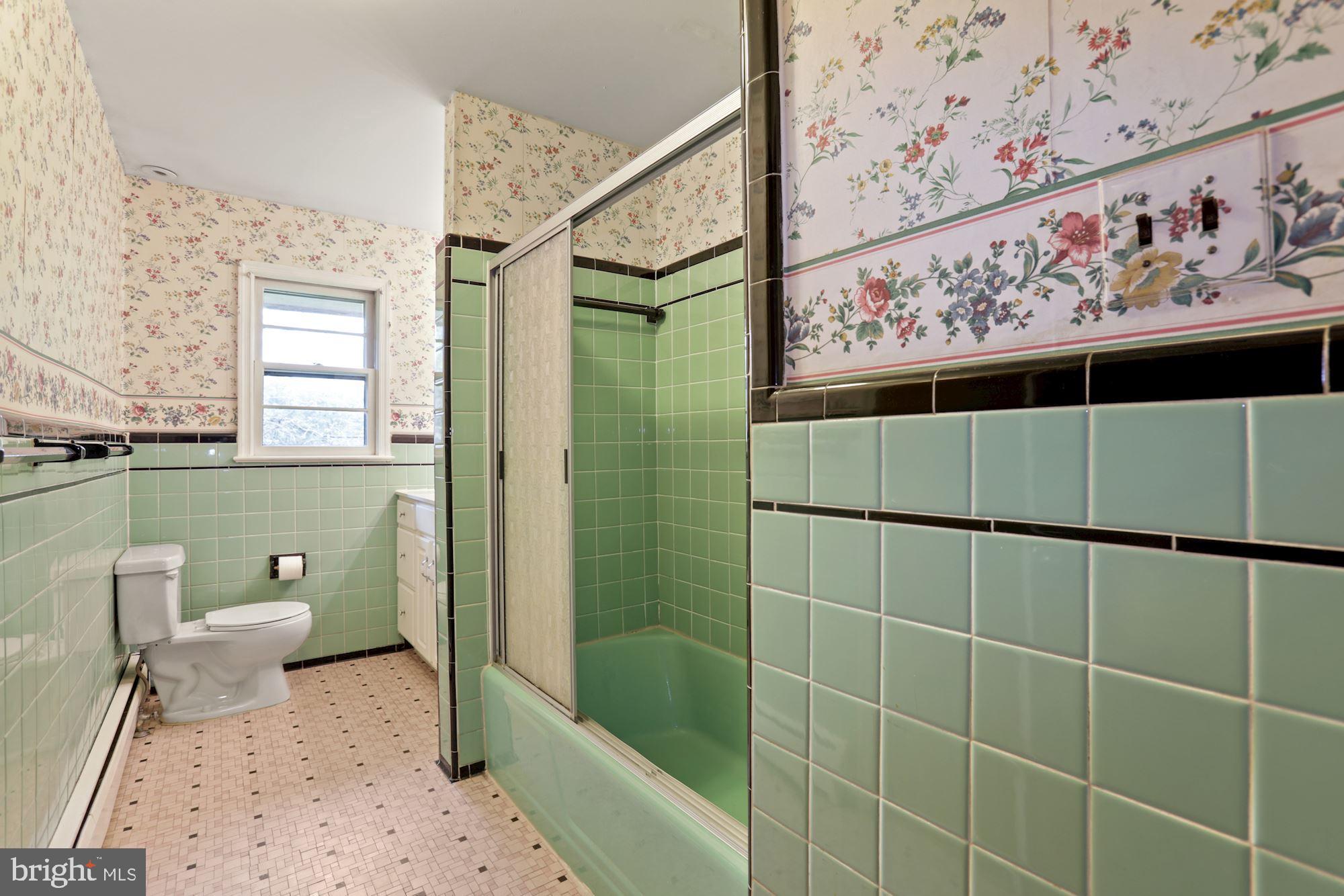 4200 Buckman Road Alexandria, VA 22309 - Photo 17 of 32 Second full bathroom upstairs