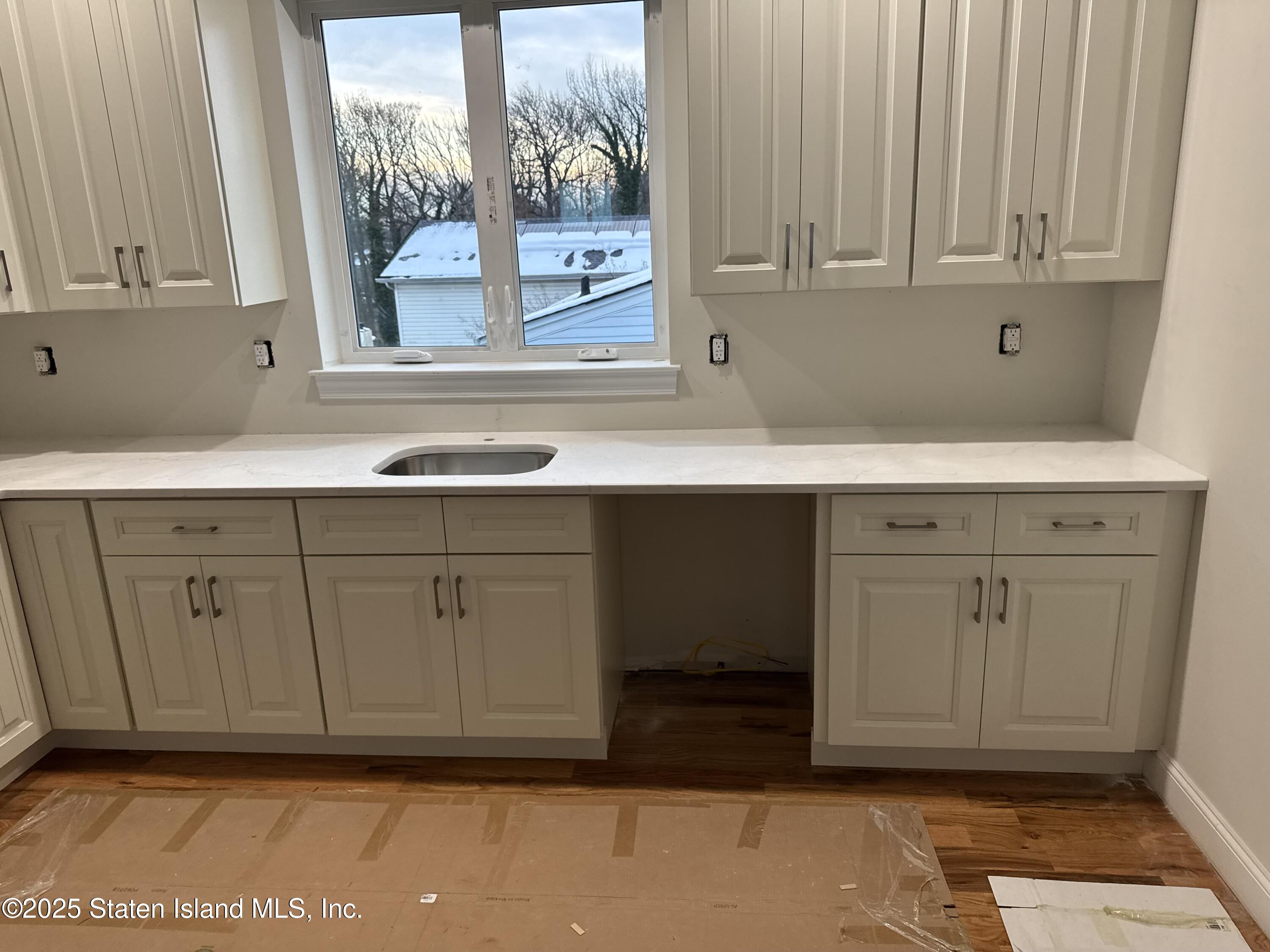 552 Drumgoole Road East Staten Island, NY 10312 - Photo 11 of 25 counter