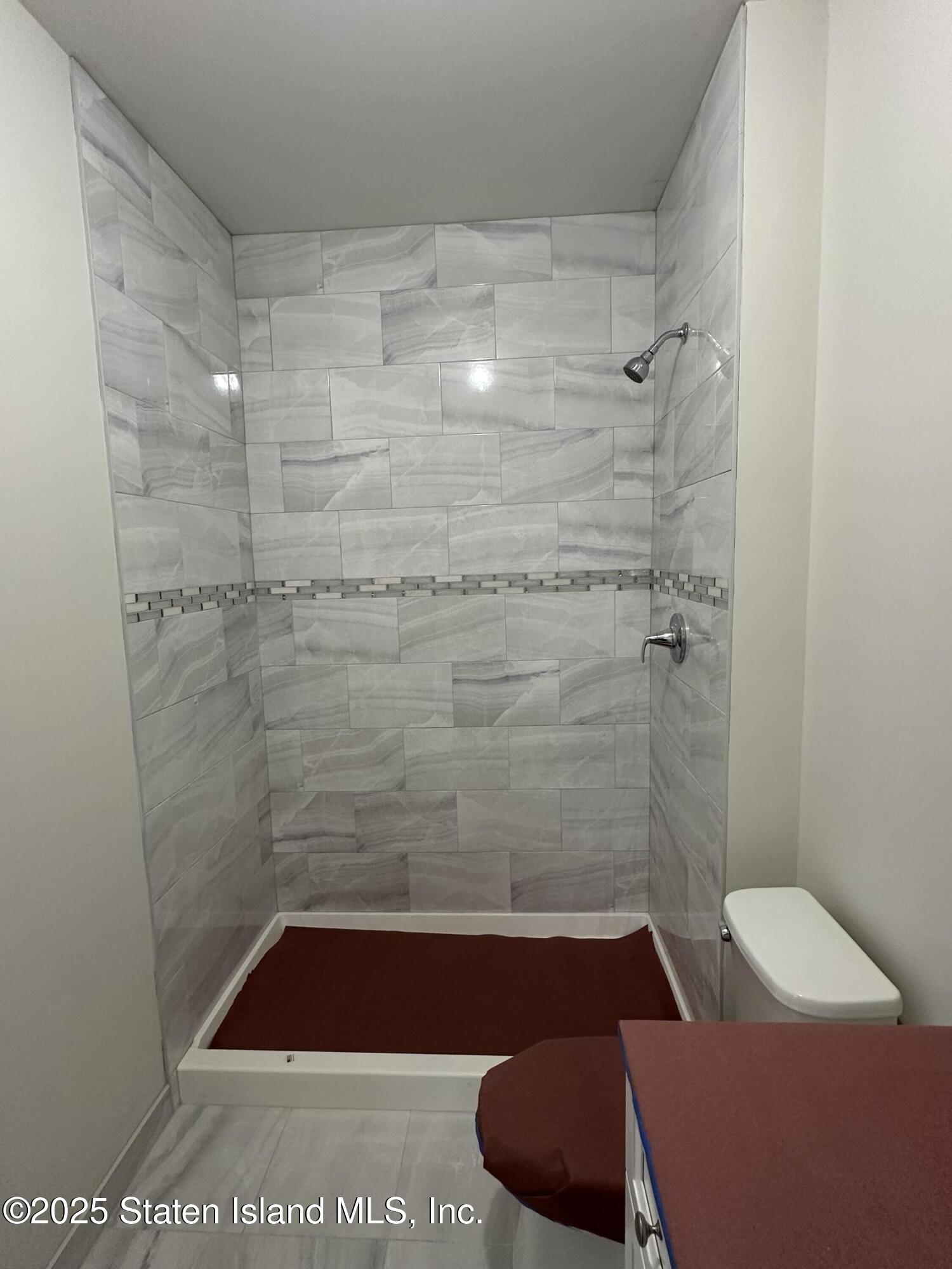 552 Drumgoole Road East Staten Island, NY 10312 - Photo 24 of 25 Landlord Suite Bath