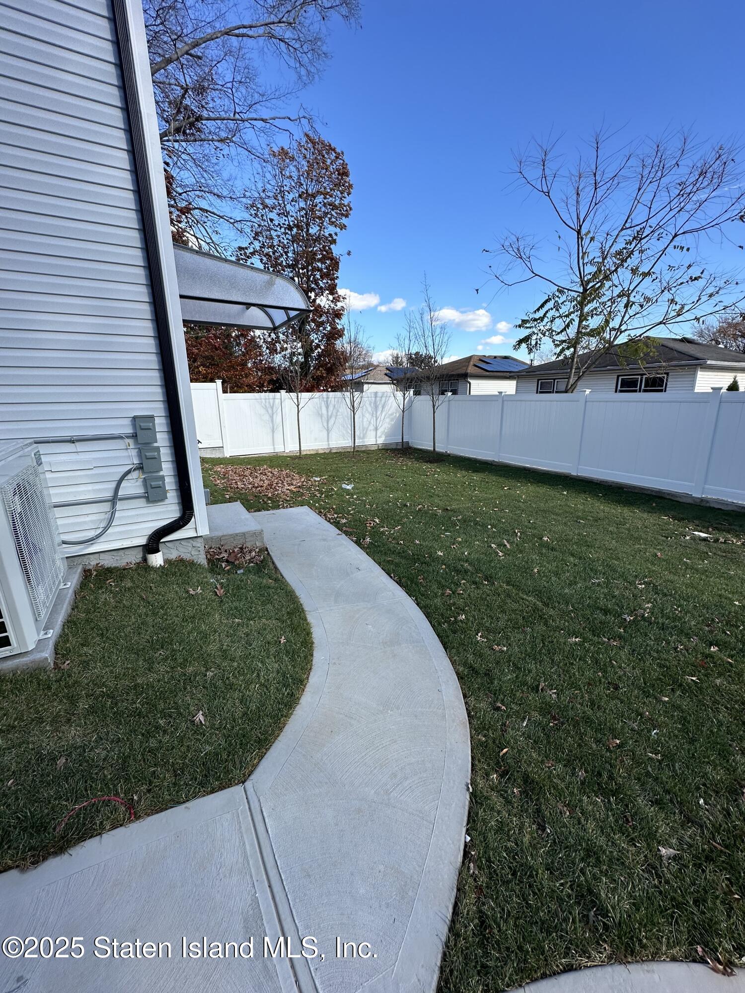 552 Drumgoole Road East Staten Island, NY 10312 - Photo 3 of 25 IMG_9894