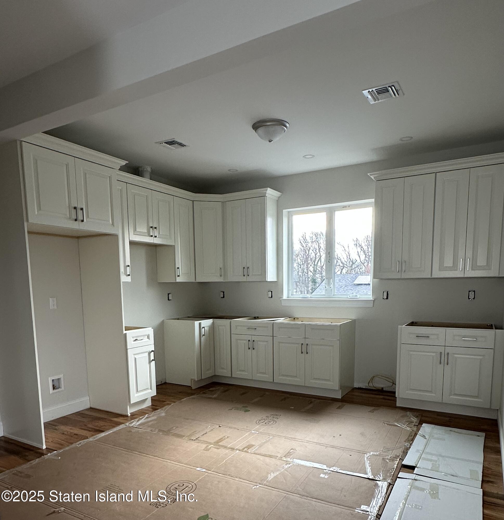 552 Drumgoole Road East Staten Island, NY 10312 - Photo 10 of 25 kitchen 2
