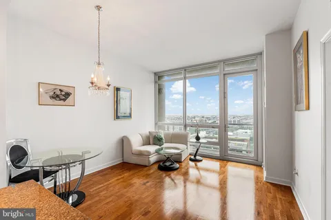 $380,000 | 901 North Penn Street, Unit F1609, Philadelphia, PA 19123