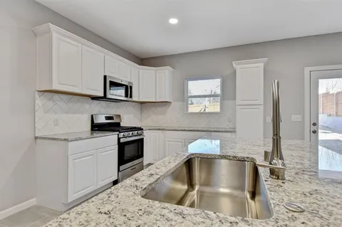 $330,000 | 921 West Collins Street, Denison, TX 75020