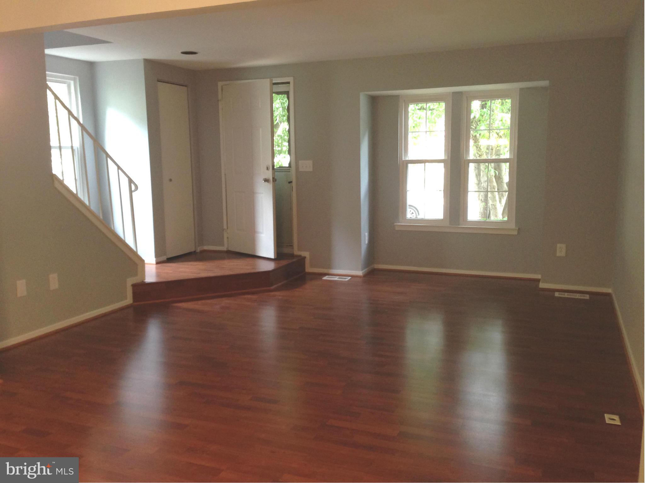 35 Long Green Court Silver Spring, MD 20906 - Photo 3 of 20 Living Room