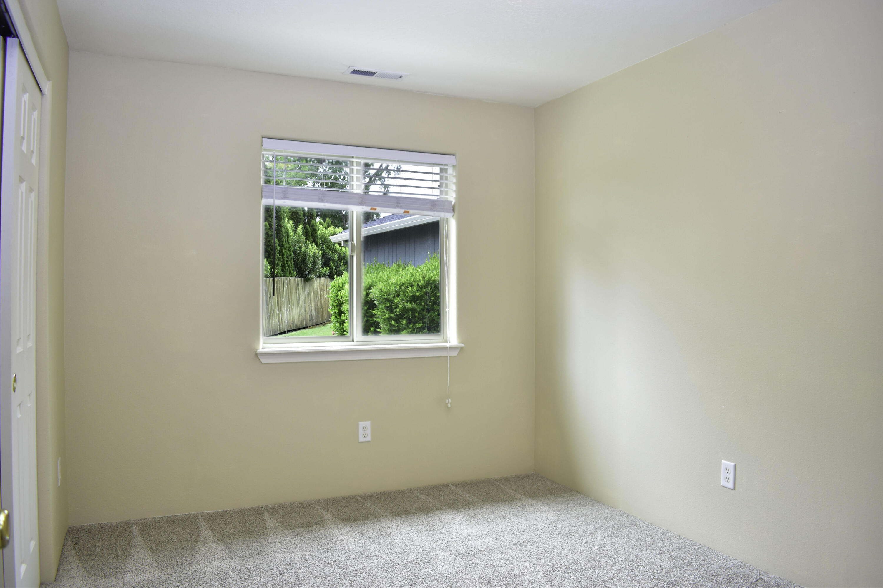 3015 Merriman Road, Unit 2 Medford, OR 97501 - Photo 14 of 19 DSC_0307