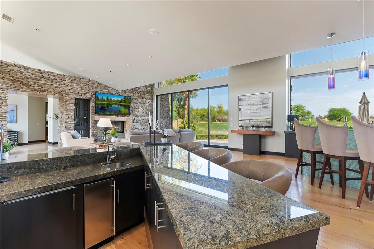 72 Royal St Georges Way Rancho Mirage, CA 92270 - Photo 14 of 55 20-Wet Bar