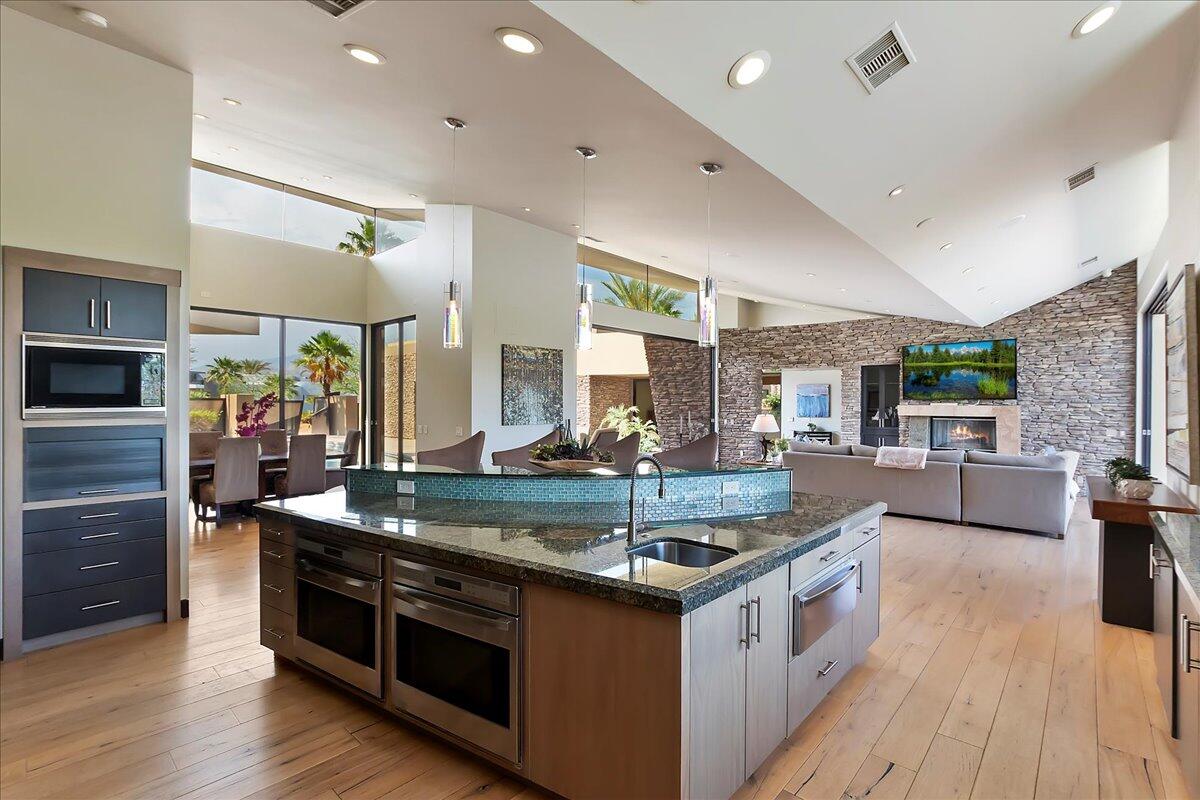 72 Royal St Georges Way Rancho Mirage, CA 92270 - Photo 16 of 55 25-Kitchen